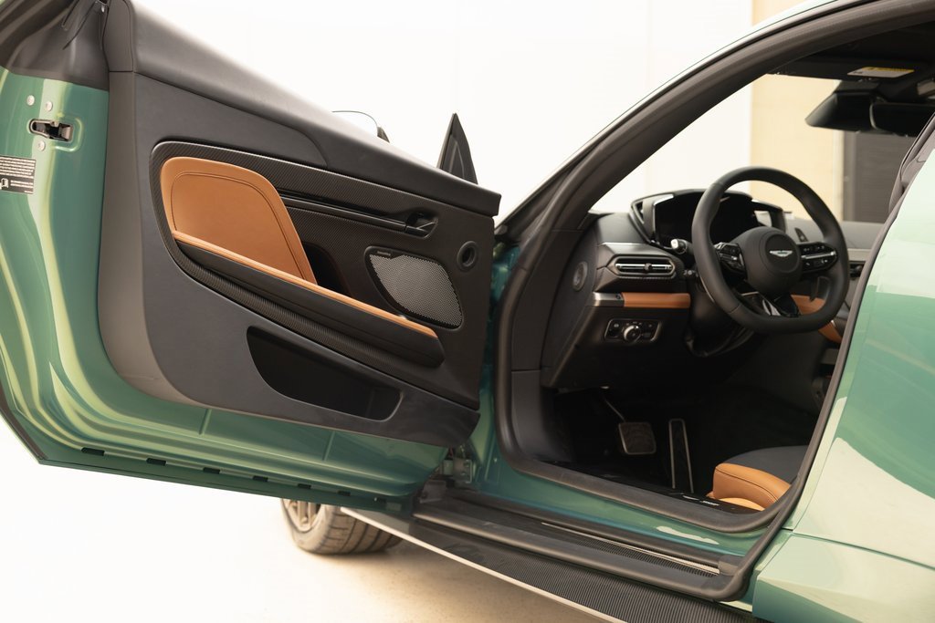 Used 2025 Aston Martin Vanquish image 23