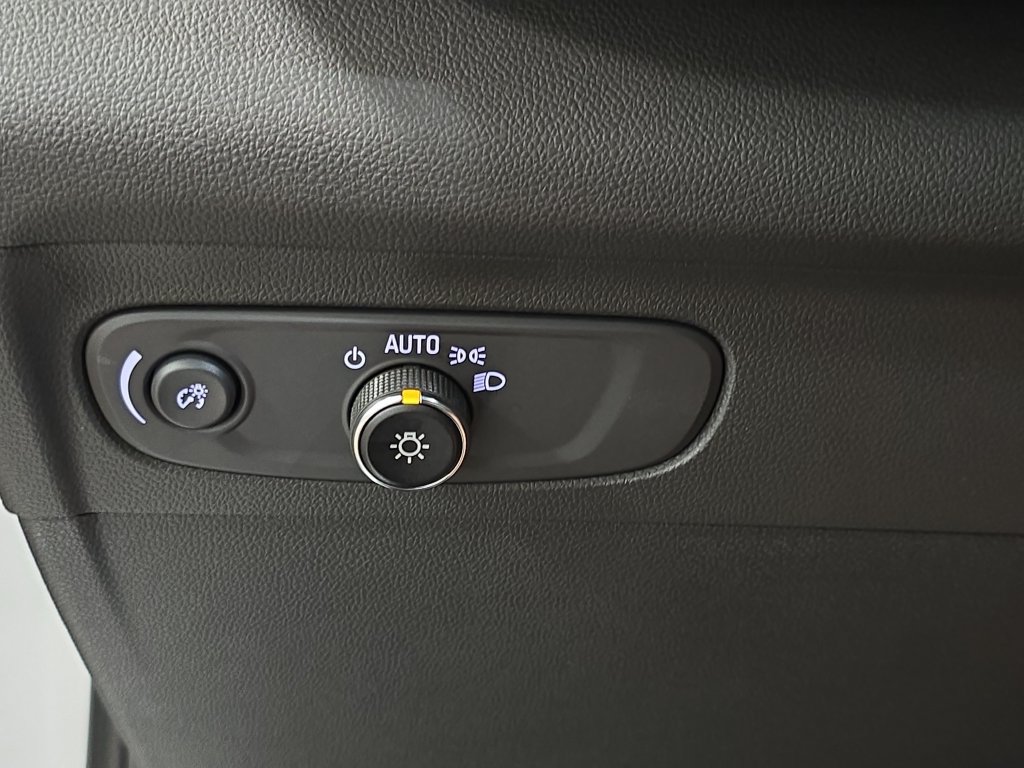 Used 2023 Buick Envision Preferred AWD/4WD image 28