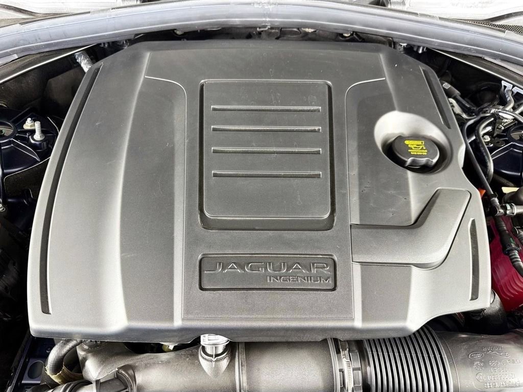 Certified 2025 Jaguar F-PACE R-Dynamic S image 26