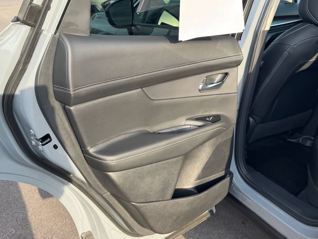 Used 2025 Nissan Murano SL AWD/4WD image 17