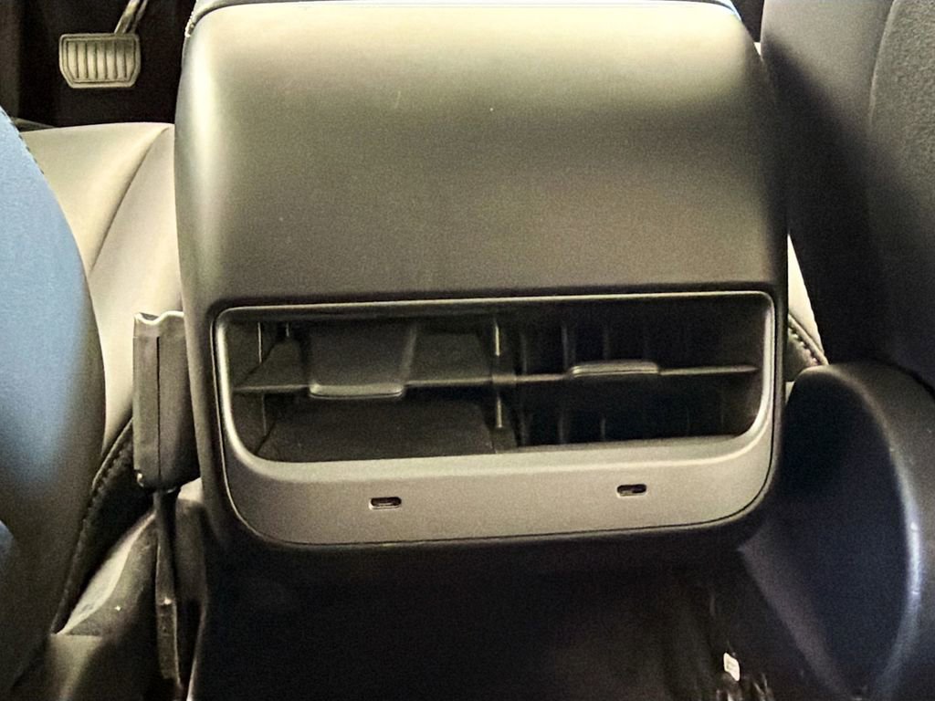 Used 2024 Tesla Model Y Long Range image 25