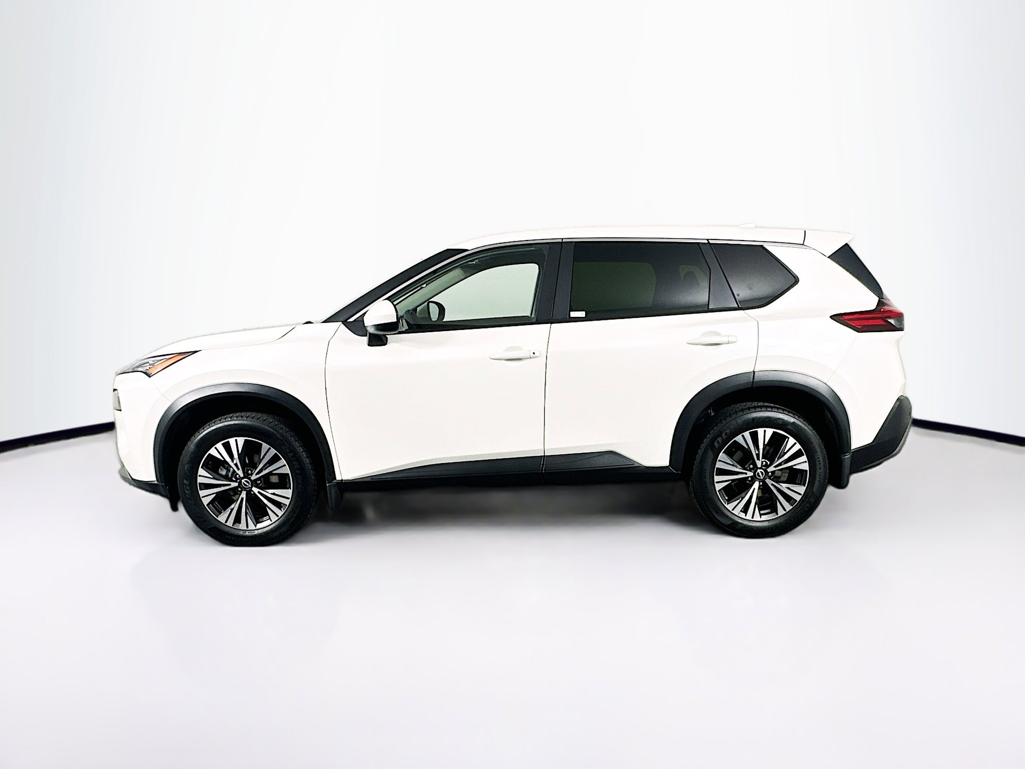 Used 2023 Nissan Rogue SV image 4
