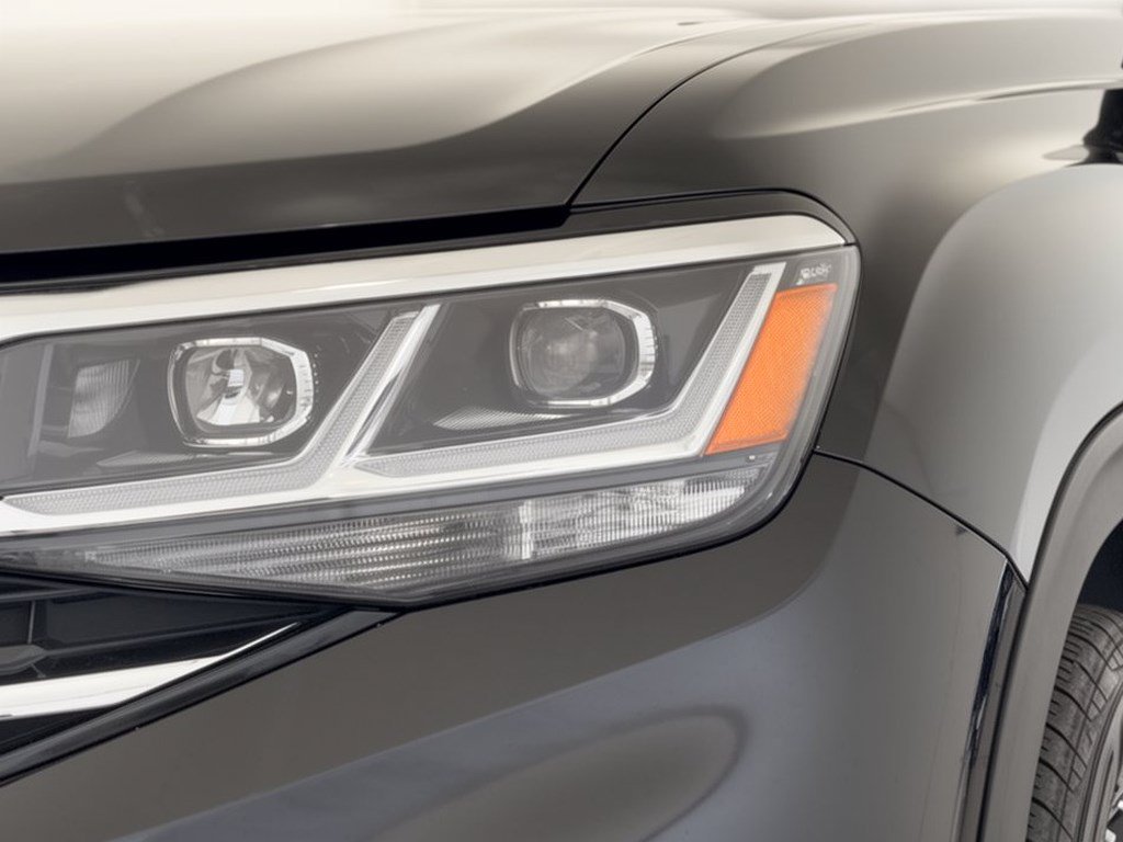 Used 2023 Volkswagen Atlas SE w/ Black Wheel Package FWD image 12