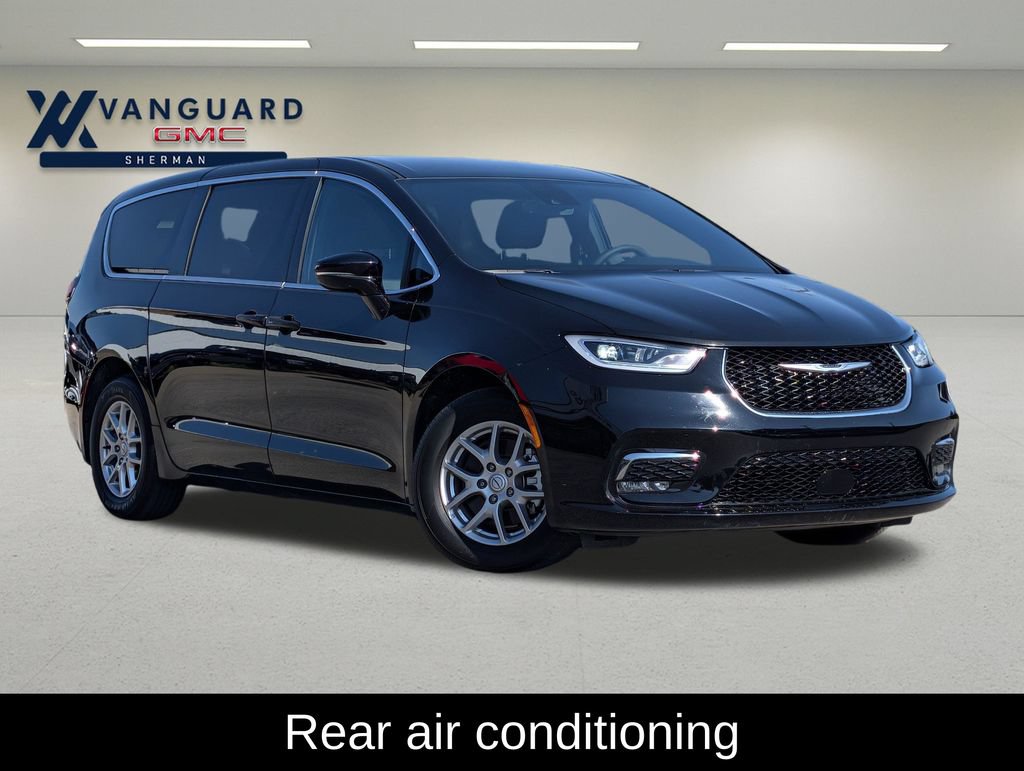Used 2026 Chrysler Pacifica Select