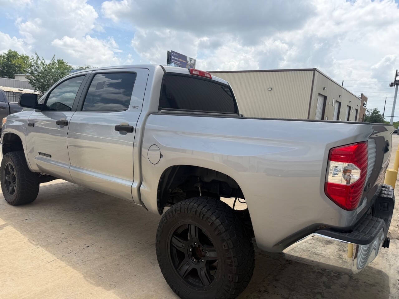 Used 2017 Toyota Tundra SR5 w/ SR5 Upgrade Package AWD/4WD image 6