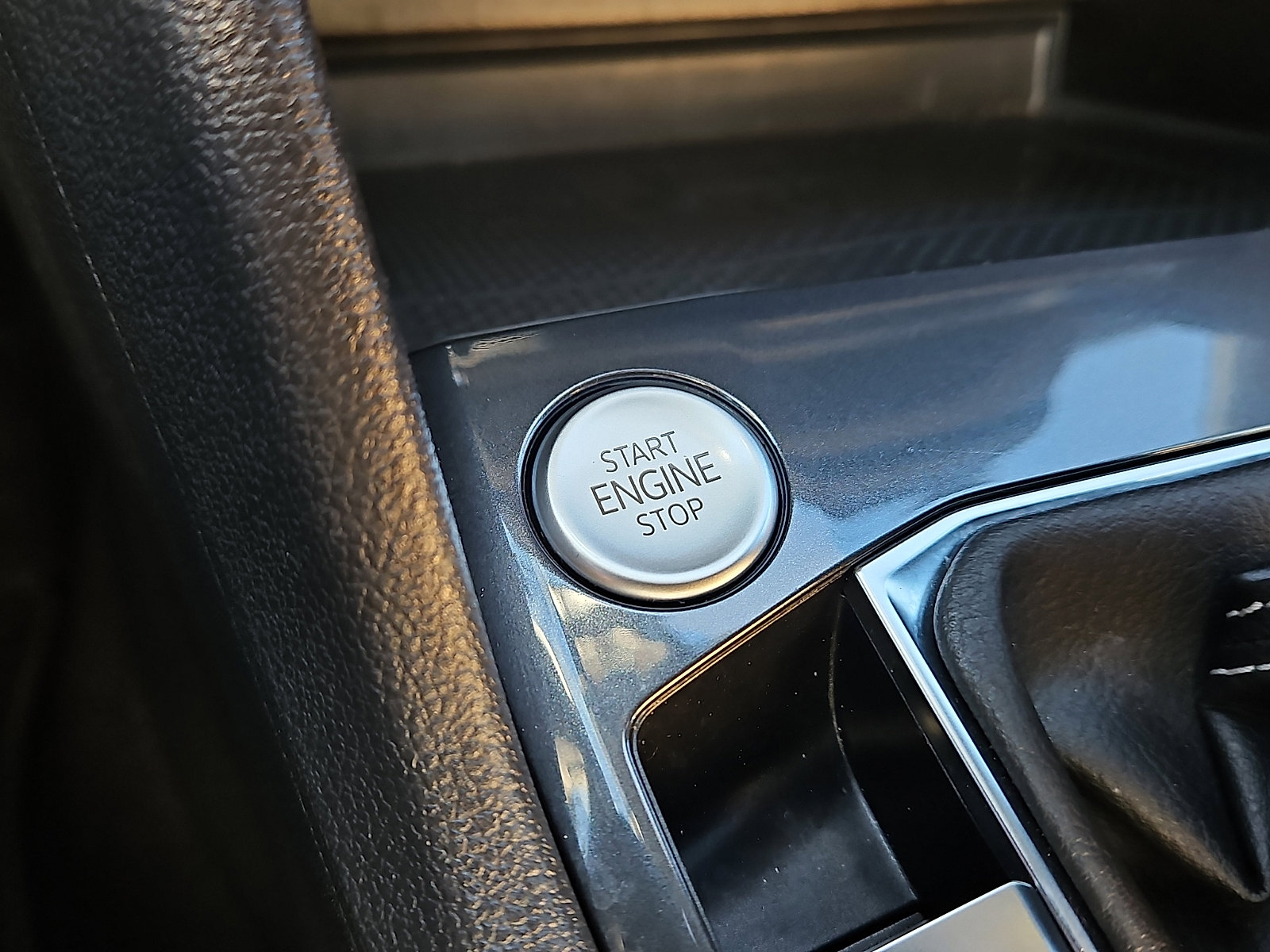 Certified 2022 Volkswagen Tiguan SE image 17