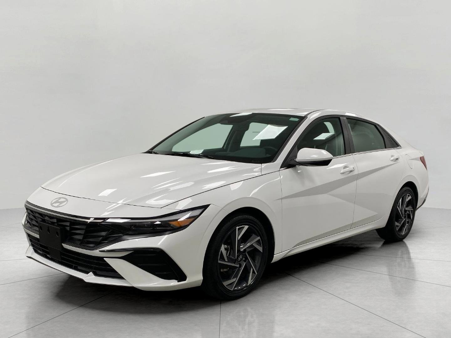 Certified 2025 Hyundai Elantra SEL image 8