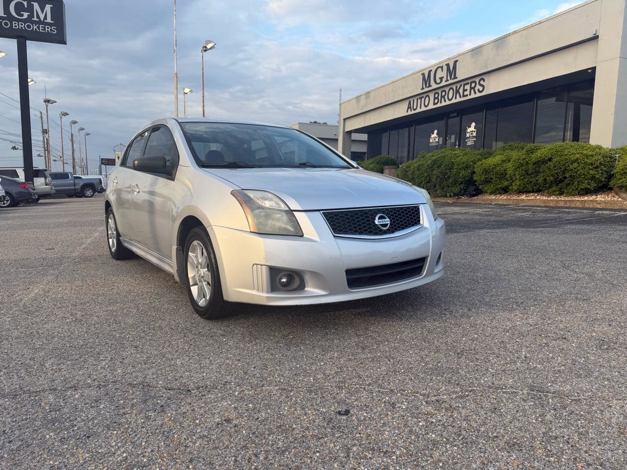 Used 2012 Nissan Sentra 2.0 SR FWD image 2