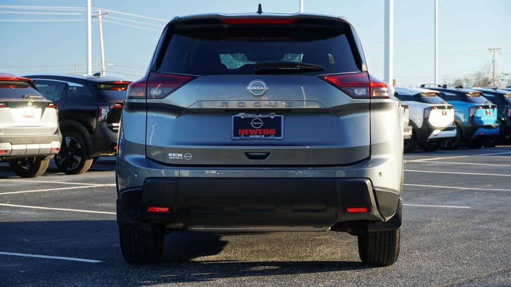 Used 2025 Nissan Rogue S image 6