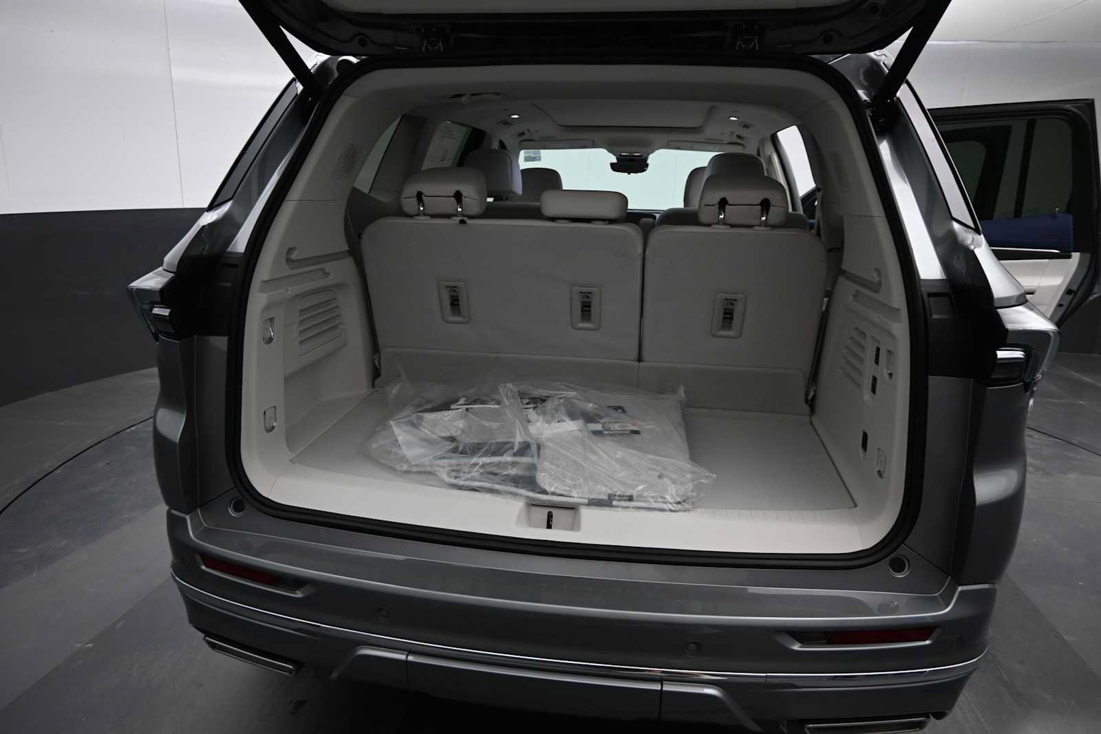 New 2026 Buick Enclave Avenir w/ Super Cruise Package AWD/4WD image 13