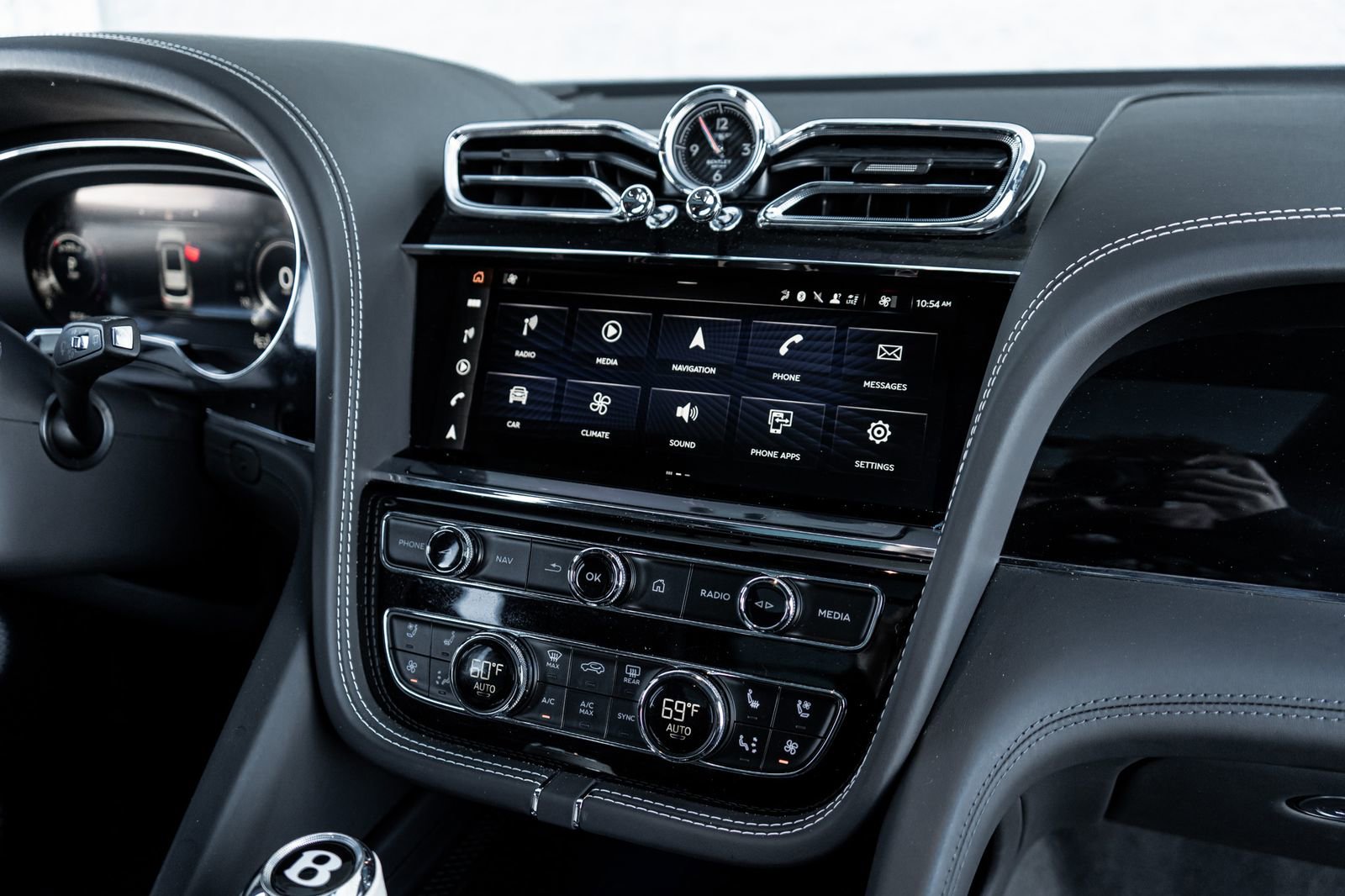 Used 2024 Bentley Bentayga Extended Wheelbase image 43