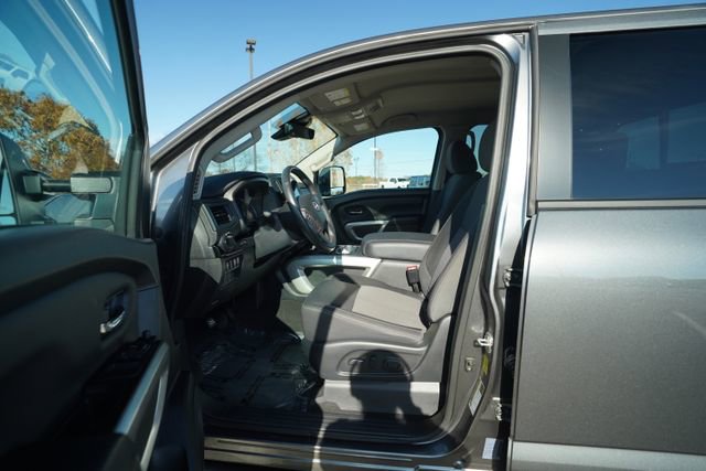 Used 2024 Nissan Titan SV w/ SV Convenience Package image 12