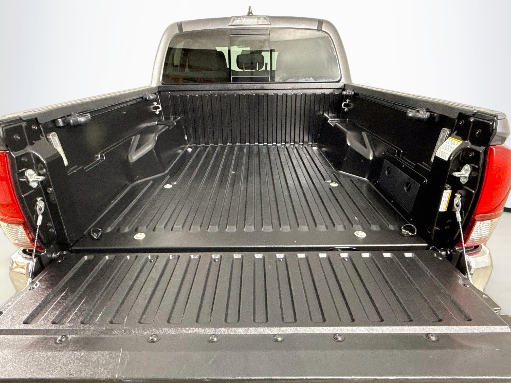 Certified 2022 Toyota Tacoma SR5 RWD image 25