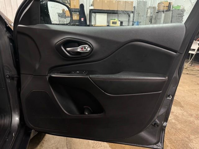 Used 2022 Jeep Cherokee Trailhawk w/ Comfort/Convenience Group image 16