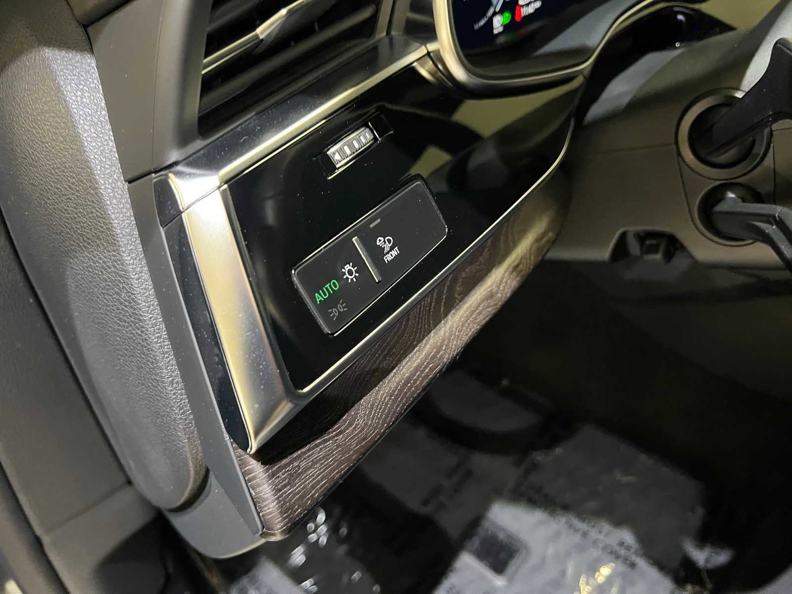 Used 2020 Audi Q8 Prestige image 16