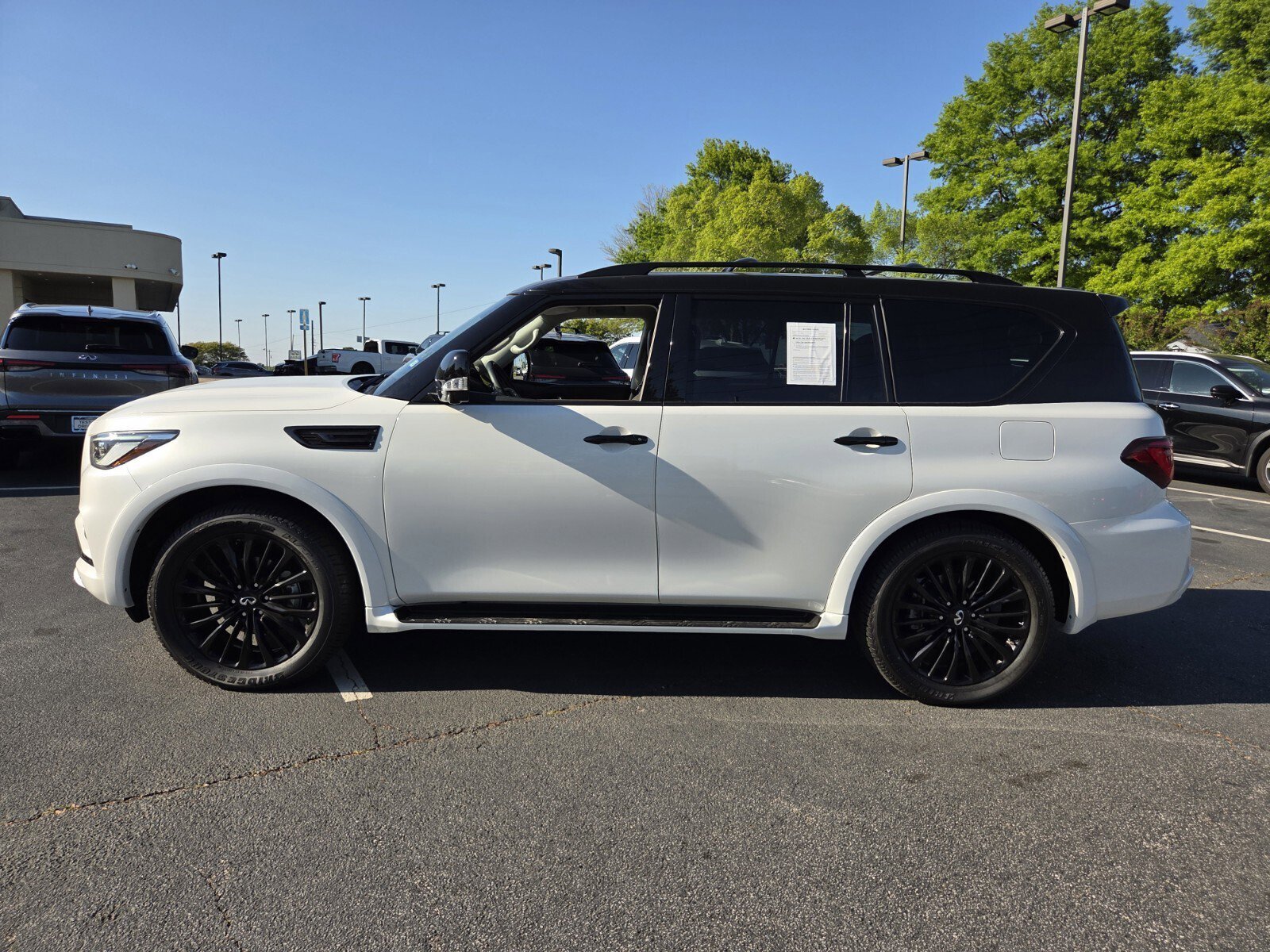 Used 2023 INFINITI QX80 Premium Select w/ Cargo Package image 9