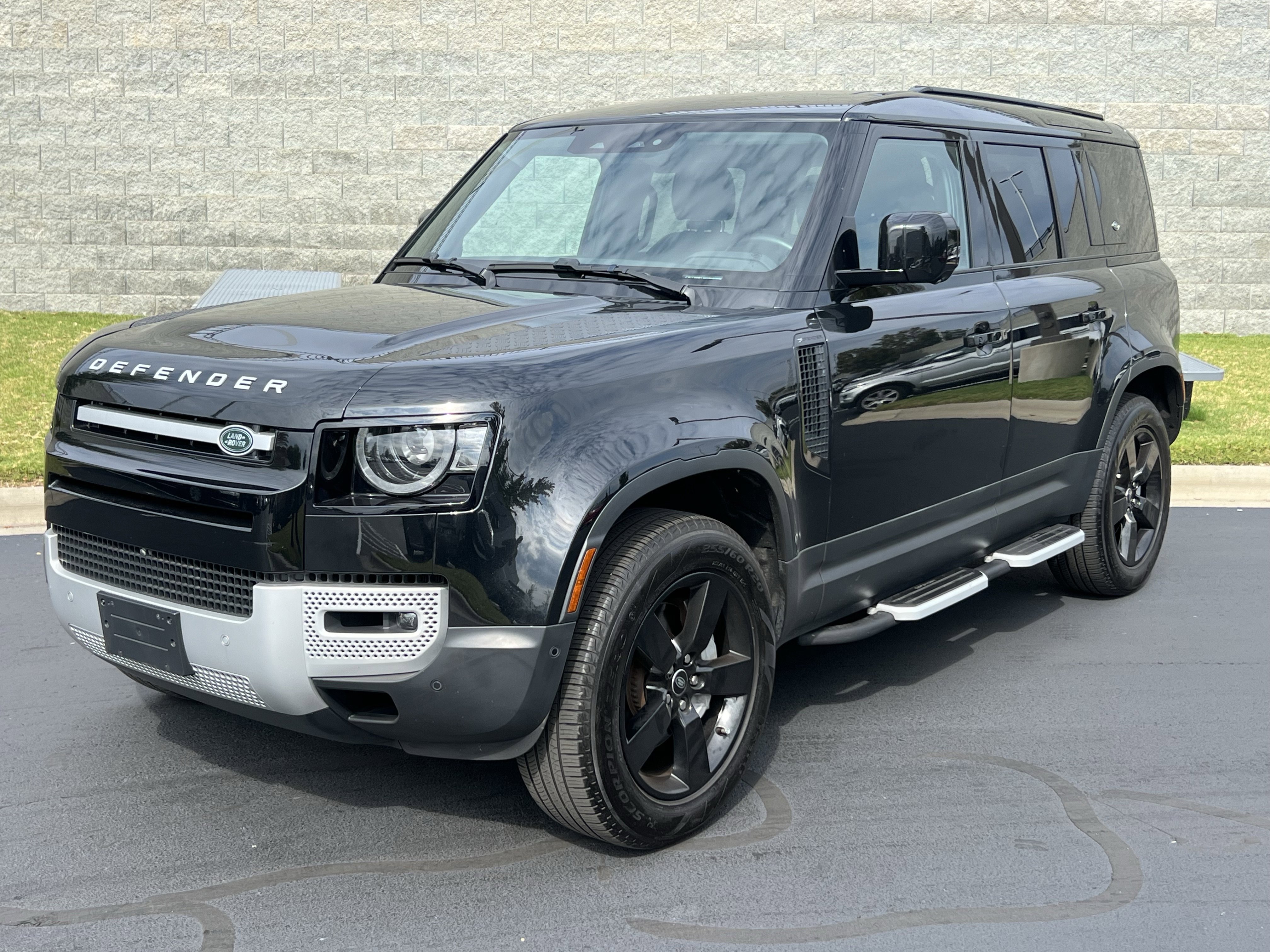 Used 2024 Land Rover Defender 110 S image 2