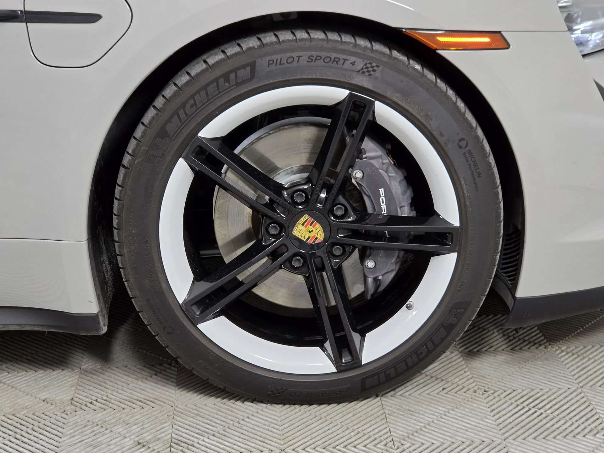 Used 2022 Porsche Taycan RWD image 10