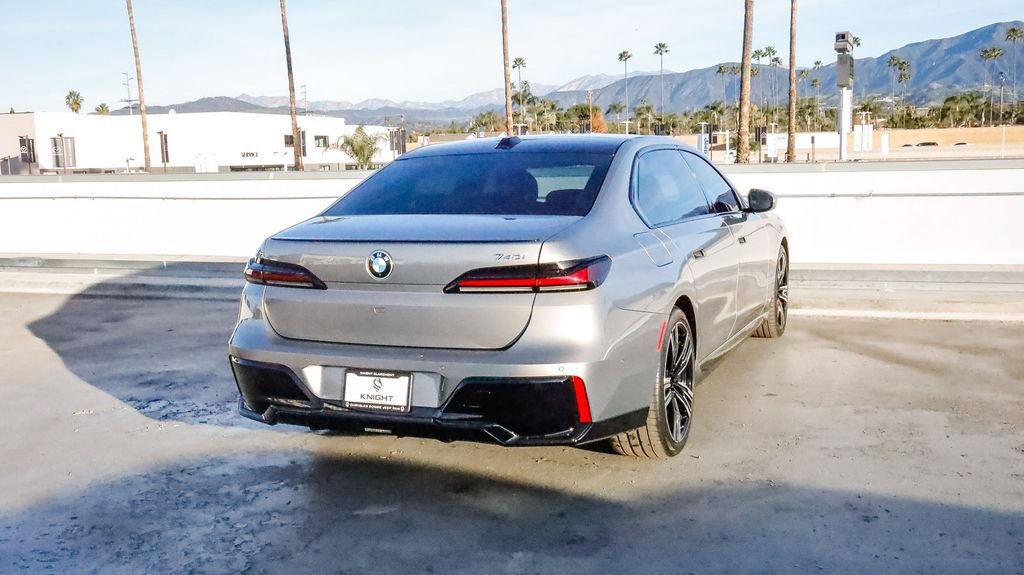 Used 2025 BMW 740i 740i w/ Premium Package image 5