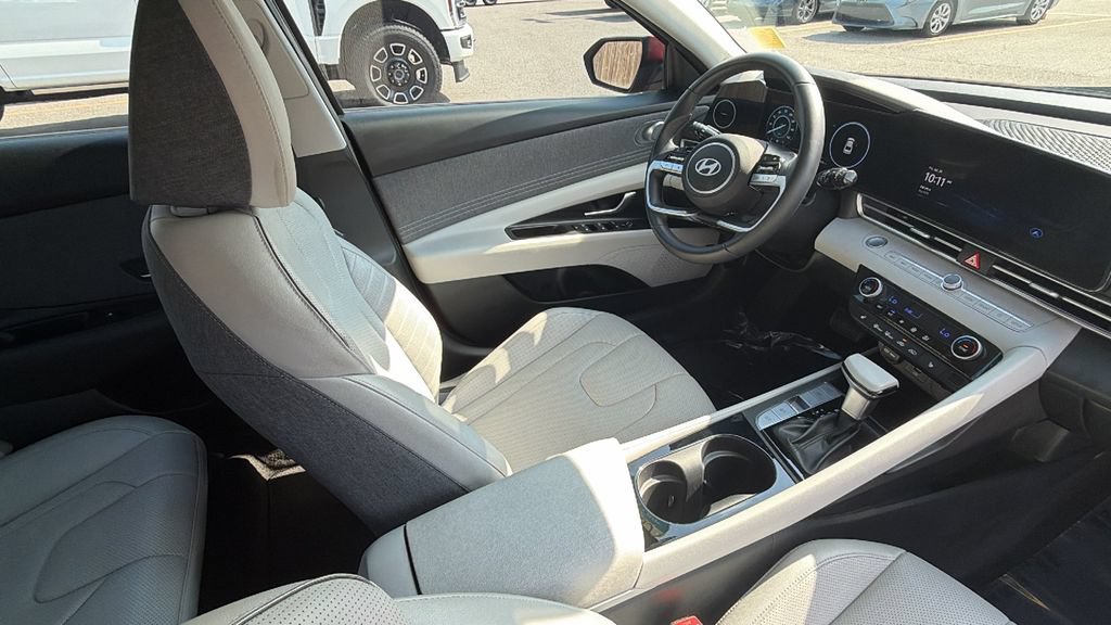 Used 2025 Hyundai Elantra Limited FWD image 27