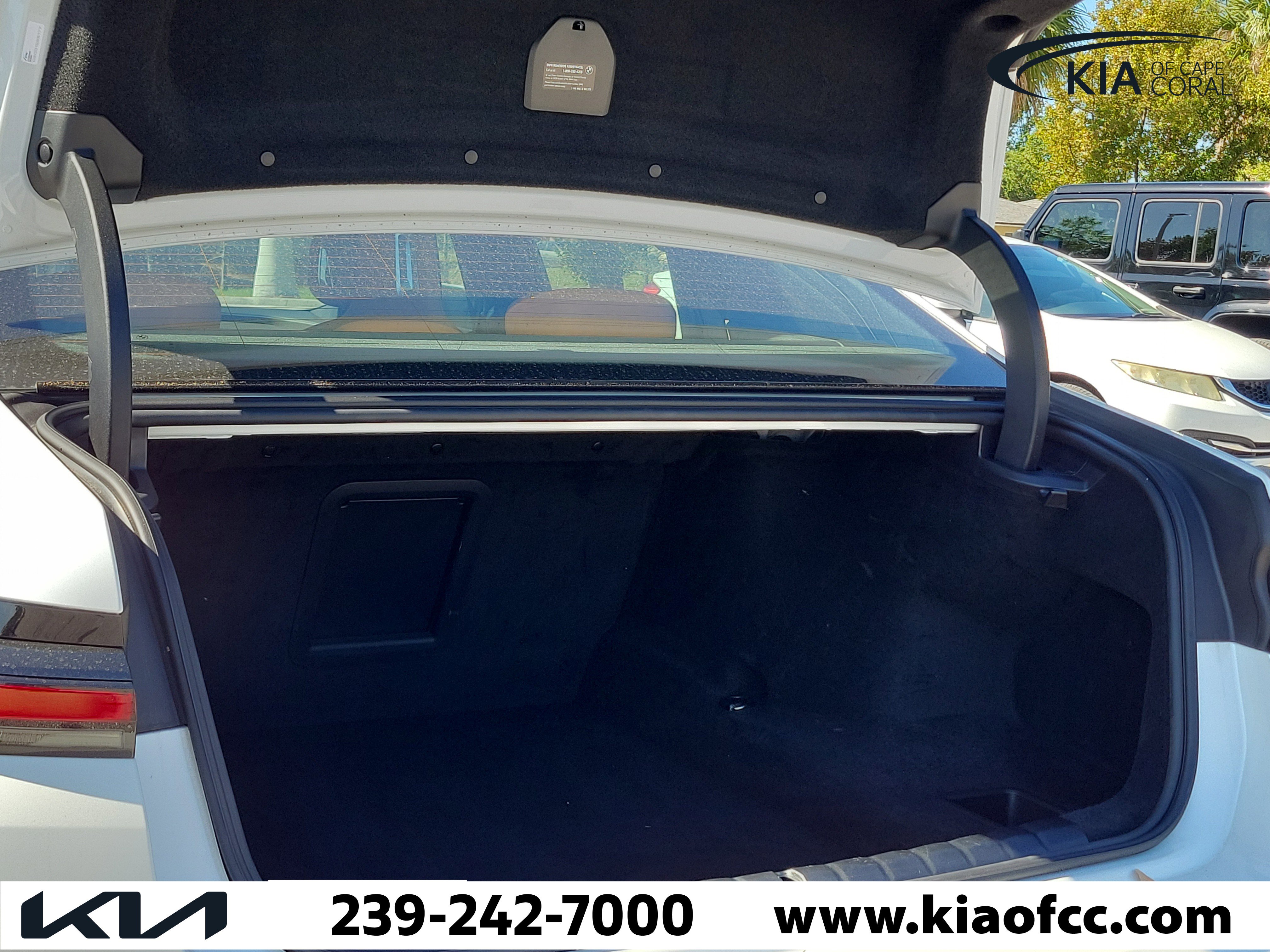 Used 2025 BMW 740i w/ Premium Package RWD image 10
