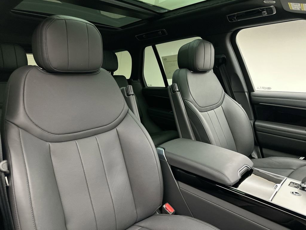 Certified 2025 Land Rover Range Rover SE AWD/4WD image 18