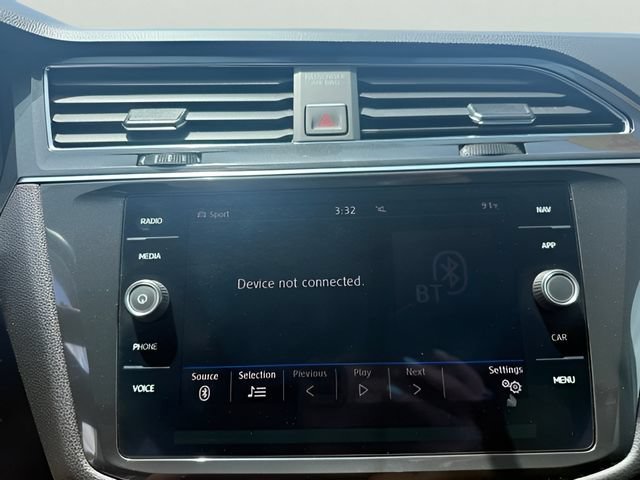 Used 2018 Volkswagen Tiguan SEL AWD/4WD image 19