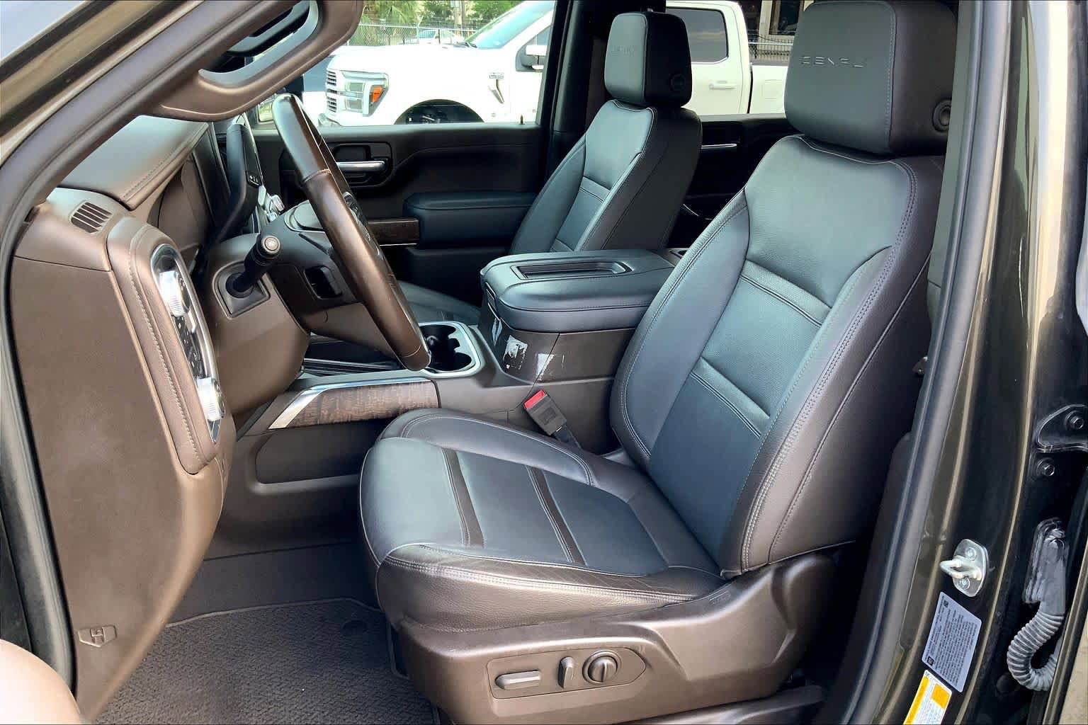 Used 2022 GMC Sierra 3500 Denali w/ Technology Package AWD/4WD image 8