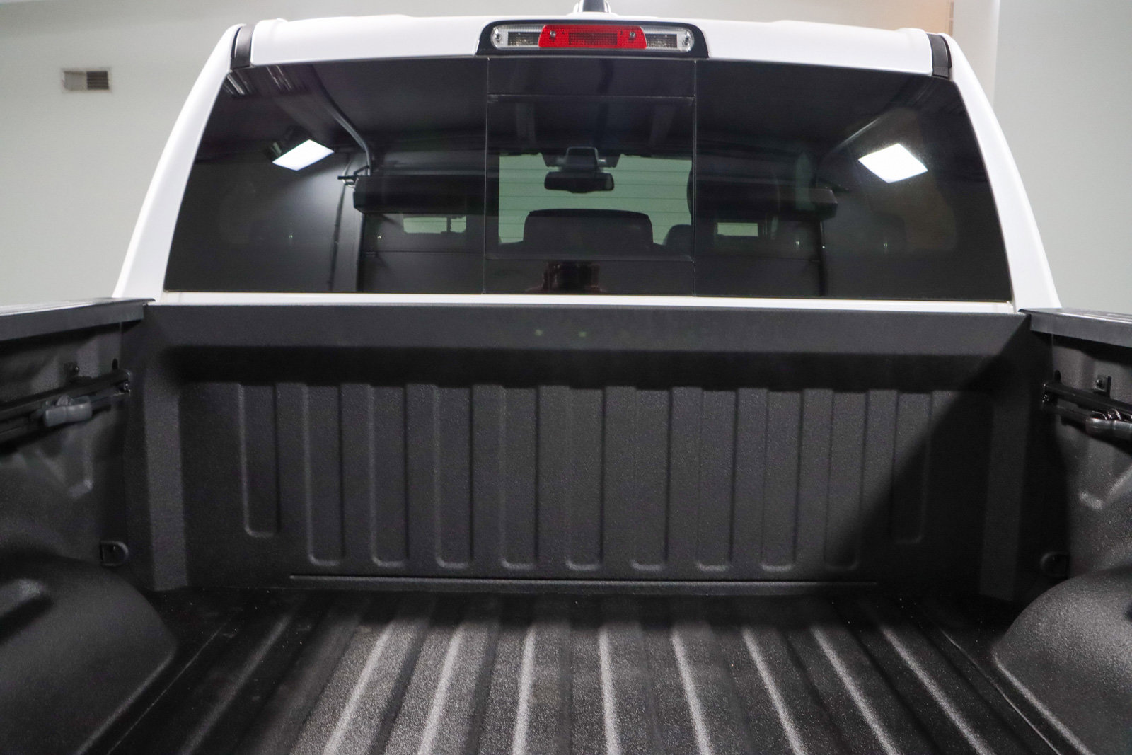 Used 2019 RAM 1500 Laramie w/ Sport Appearance Package image 30