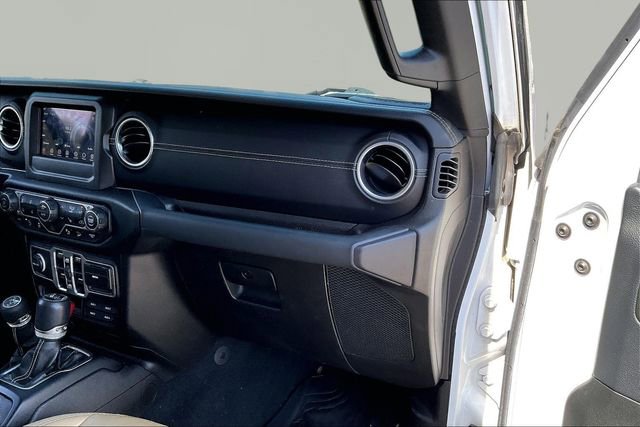 Used 2018 Jeep Wrangler Unlimited Sahara w/ Cold Weather Group image 18