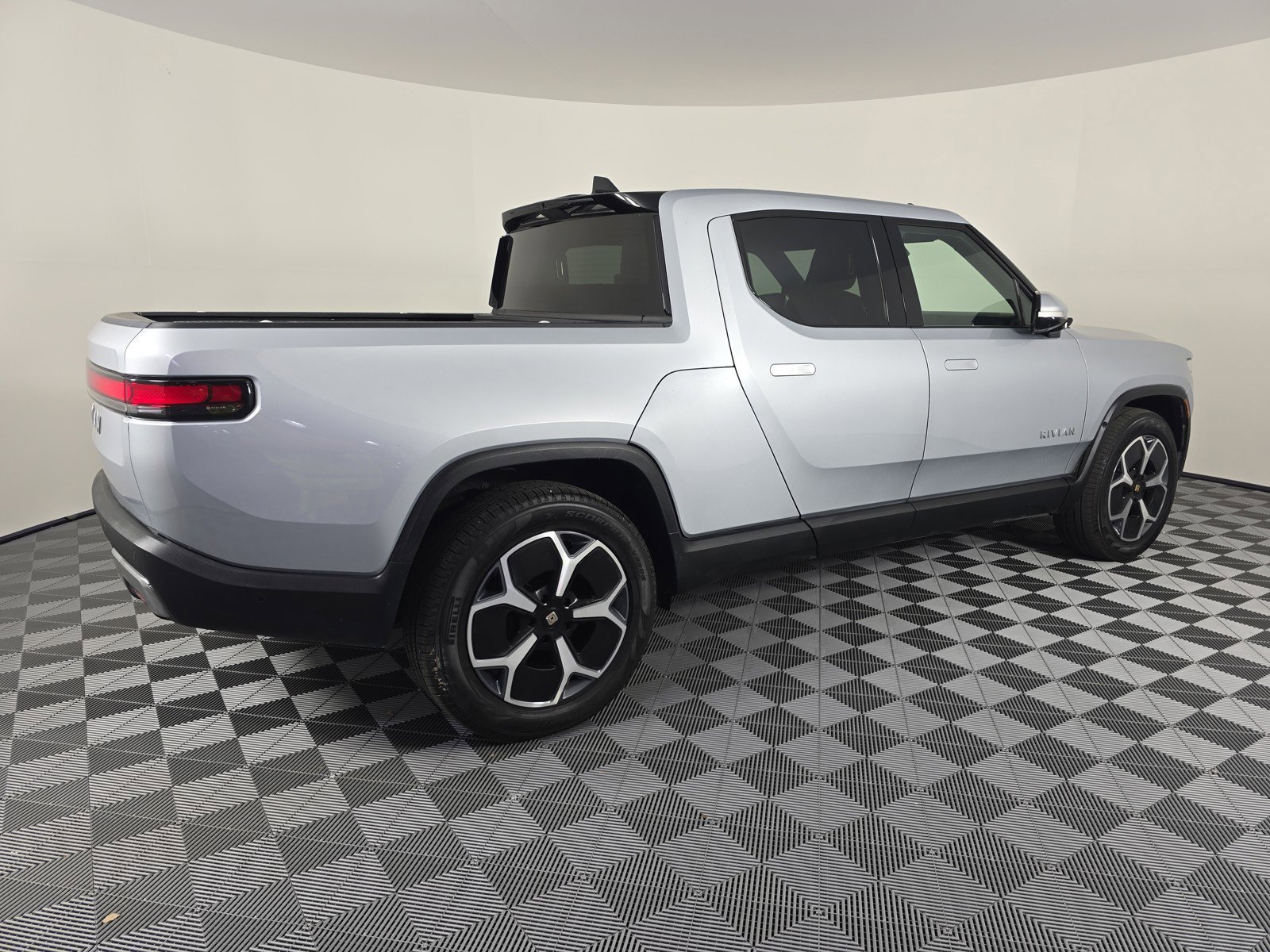 Used 2024 Rivian R1T Adventure image 5