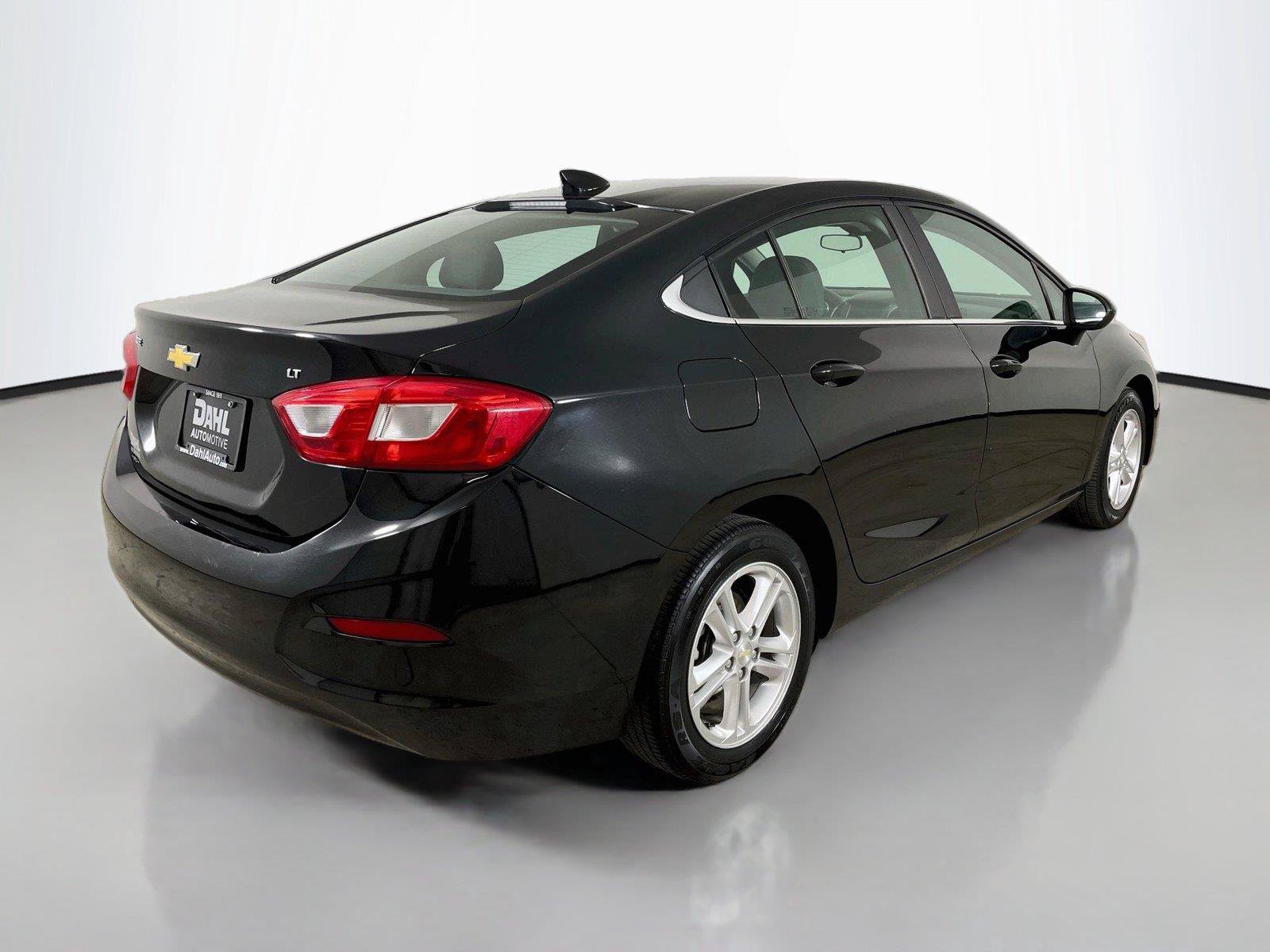 Used 2017 Chevrolet Cruze LT FWD image 13