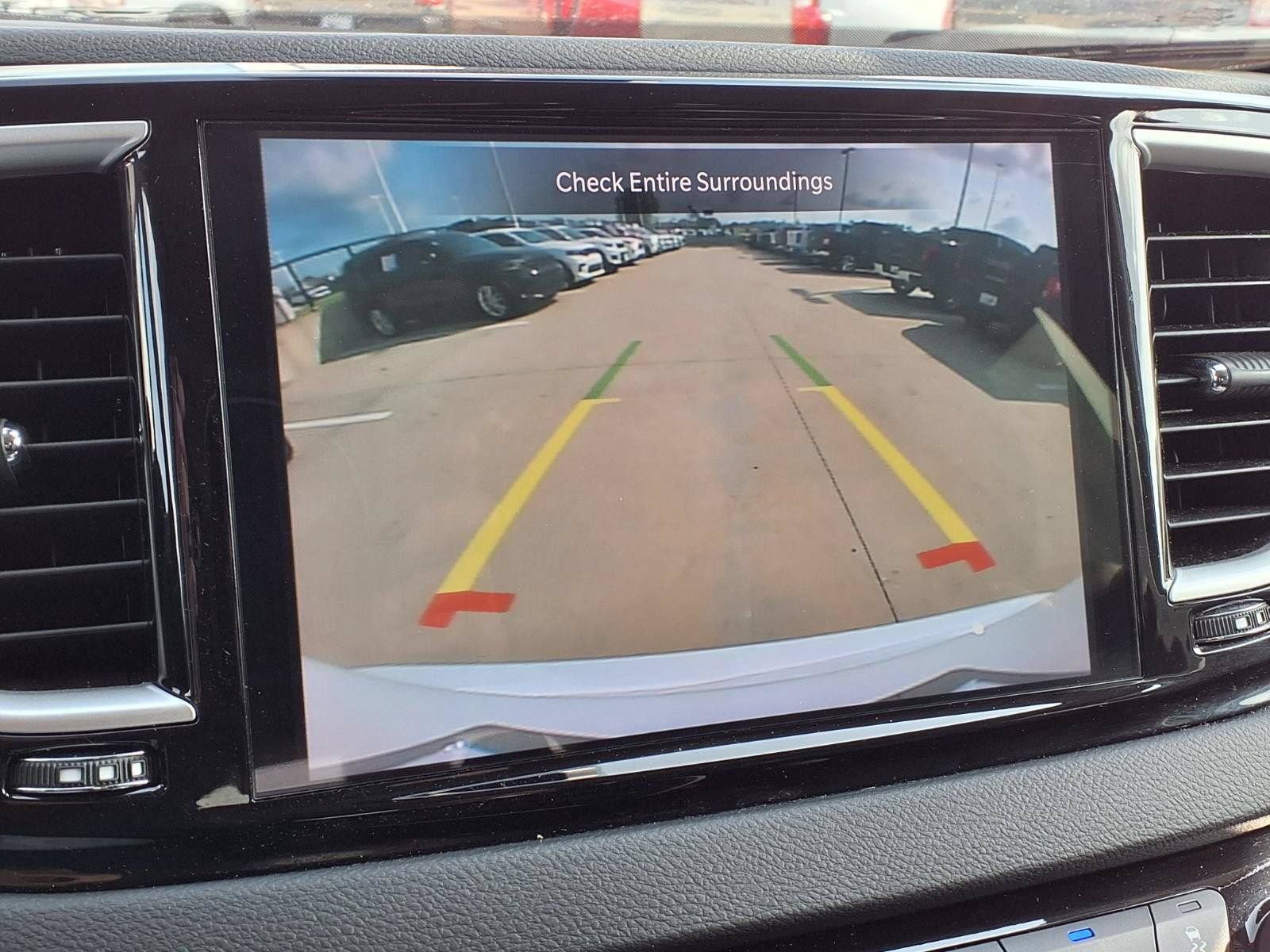 Used 2024 Chrysler Pacifica Touring-L FWD image 10