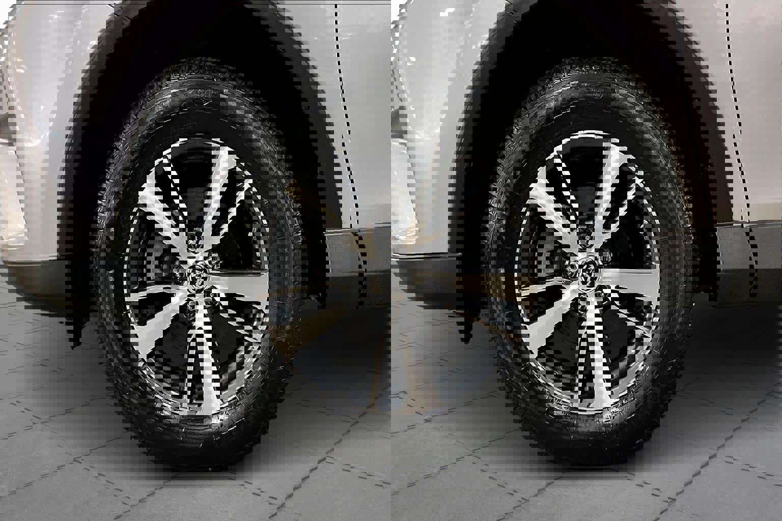 Used 2018 Toyota RAV4 XLE w/ Plus Extra Value Package image 11