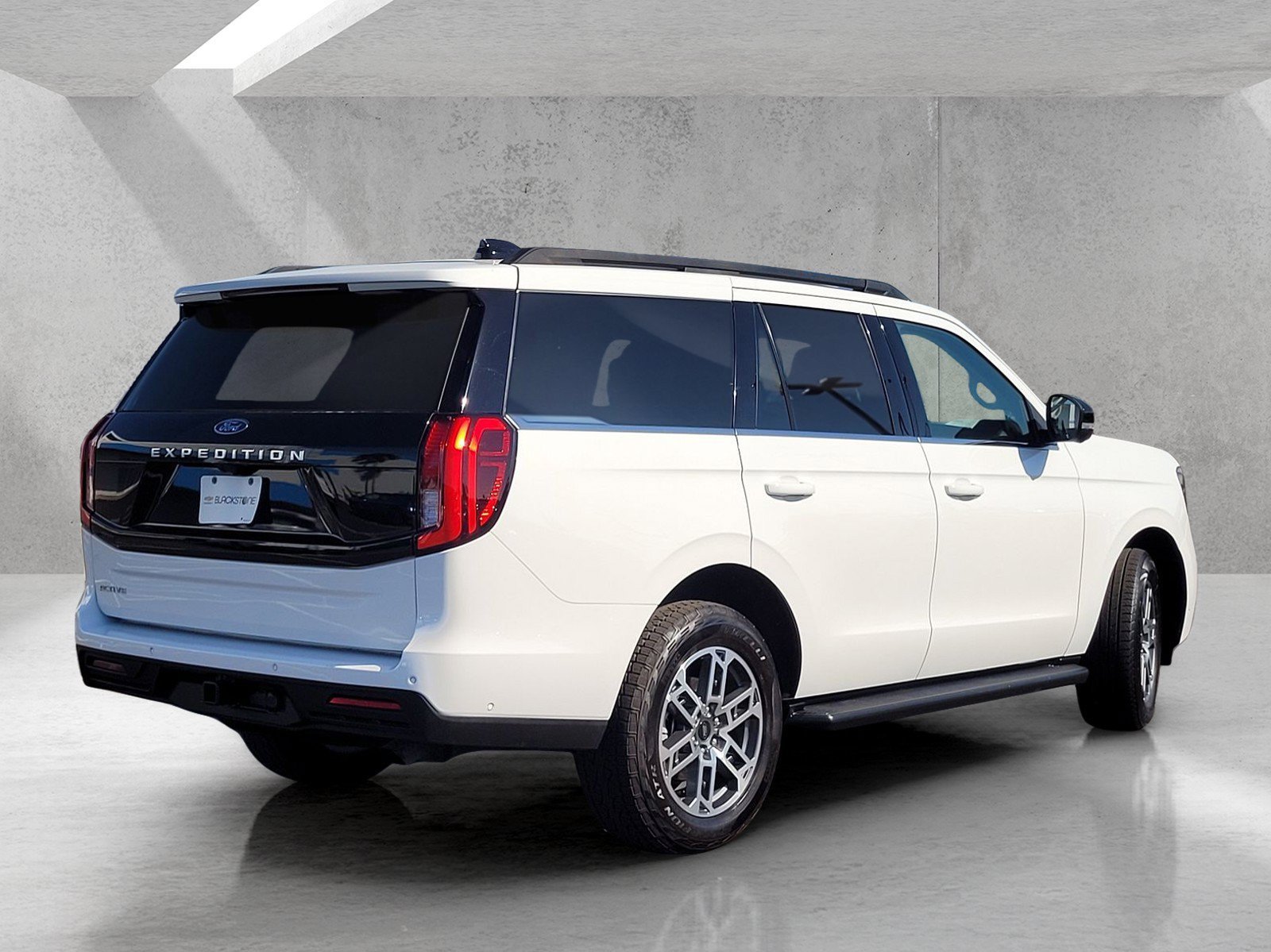 Used 2025 Ford Expedition Active AWD/4WD image 5