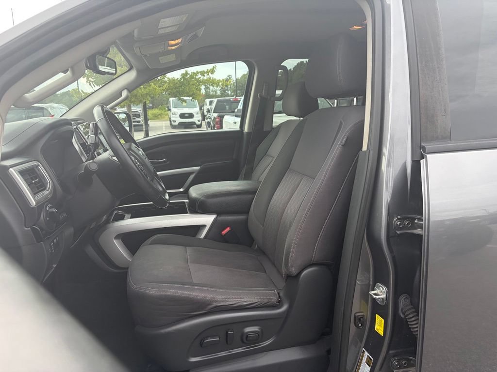 Used 2021 Nissan Titan SV w/ SV Convenience Package RWD image 37