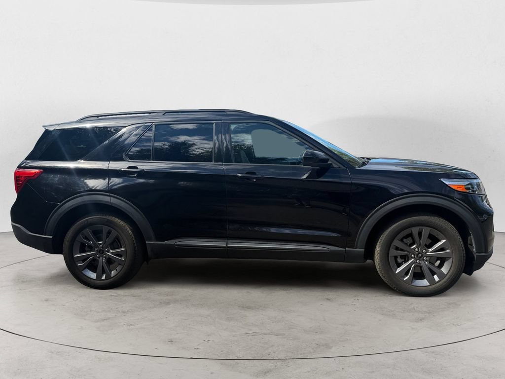 Used 2023 Ford Explorer XLT w/ Equipment Group 202A AWD/4WD image 4