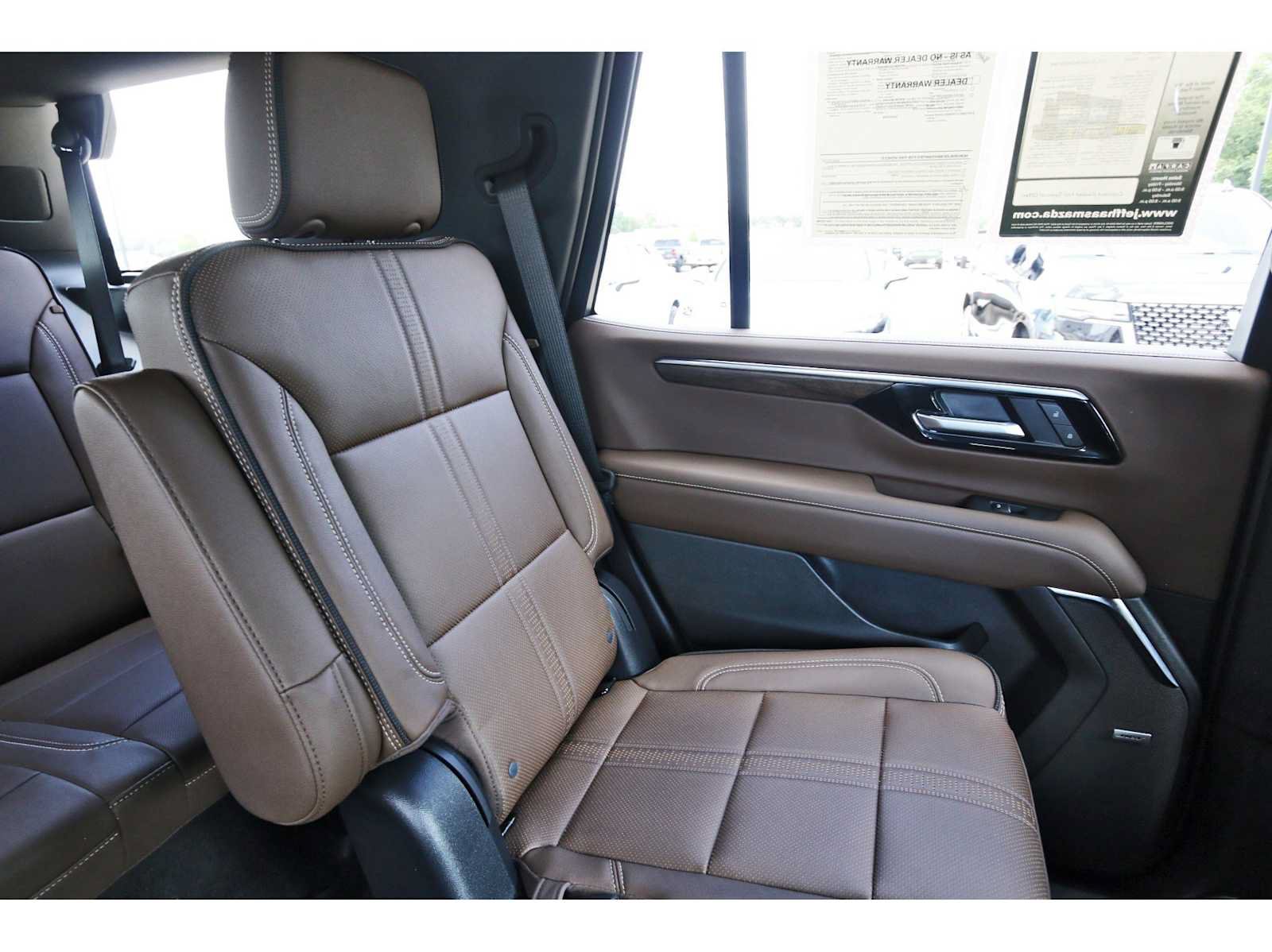Used 2025 Chevrolet Tahoe High Country AWD/4WD image 10