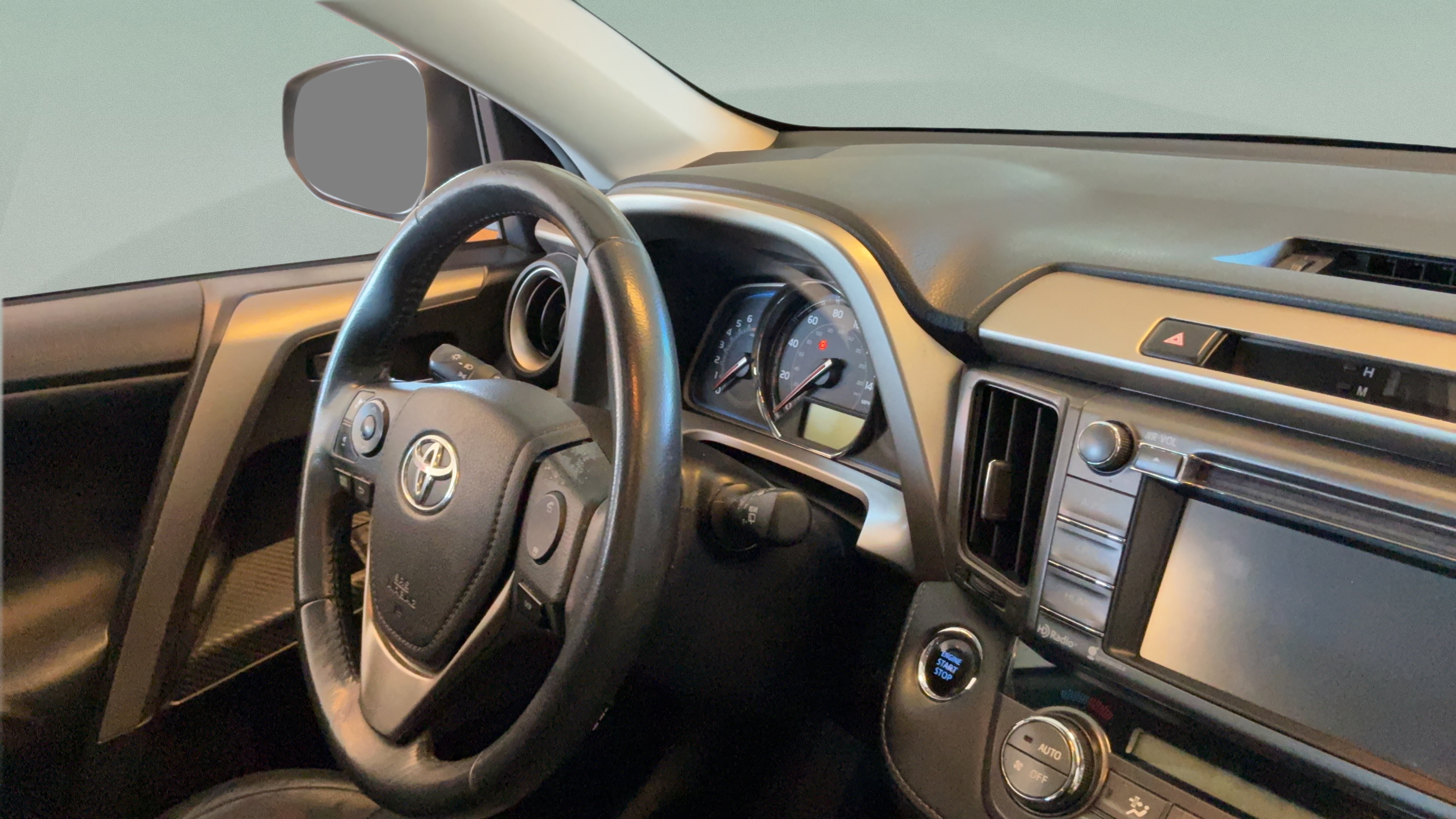 Used 2015 Toyota RAV4 Limited FWD image 40