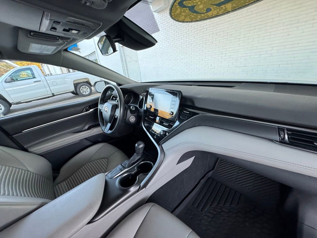 Used 2023 Toyota Camry SE FWD image 16