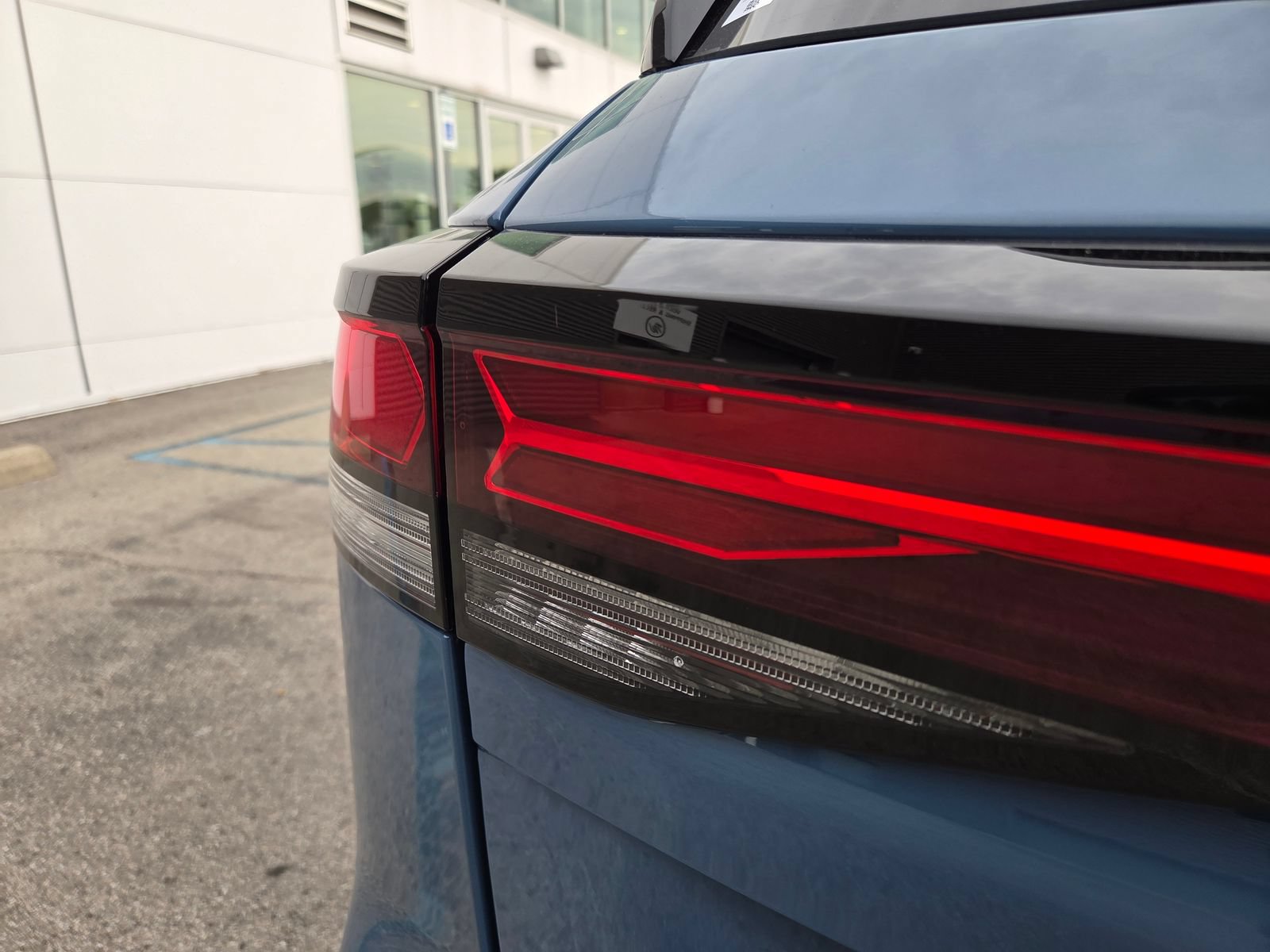 New 2026 Volkswagen Tiguan SE R-Line AWD/4WD image 10