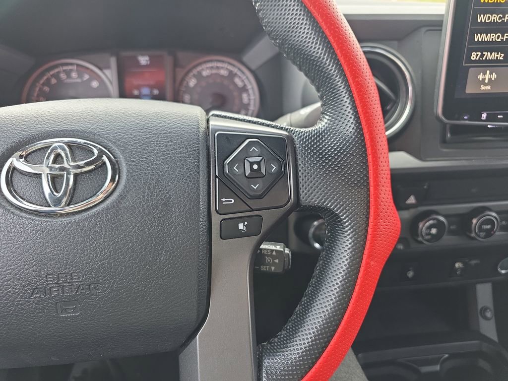 Used 2016 Toyota Tacoma TRD Sport AWD/4WD image 28
