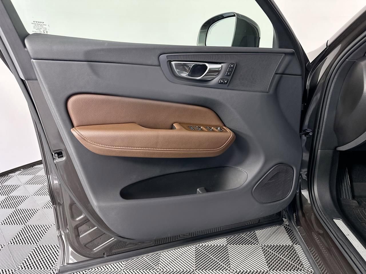Used 2022 Volvo XC60 B5 Momentum AWD/4WD image 20