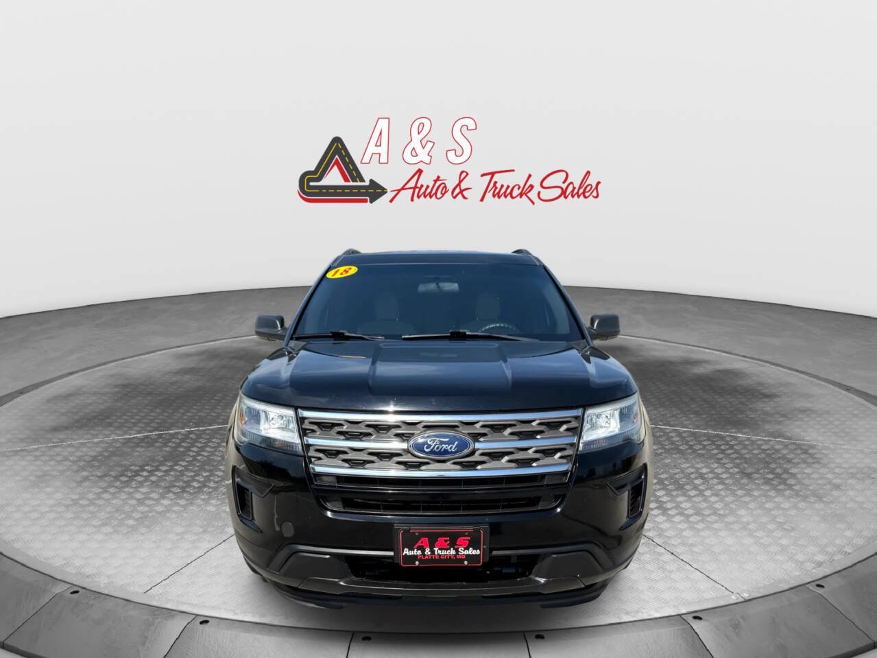 Used 2018 Ford Explorer 4WD image 2