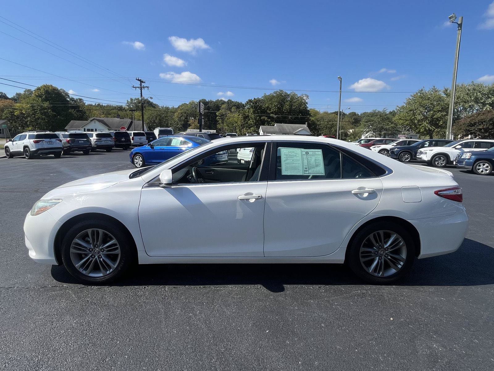 Used 2016 Toyota Camry SE w/ Moonroof Package FWD image 22