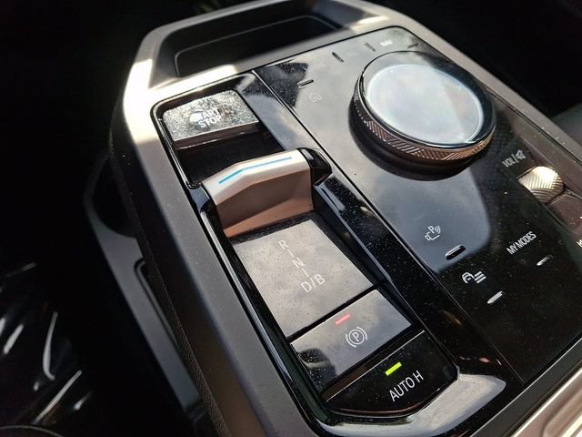 Used 2024 BMW iX xDrive50 w/ Sport Package AWD/4WD image 18