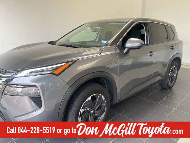 Used 2024 Nissan Rogue SV image 2