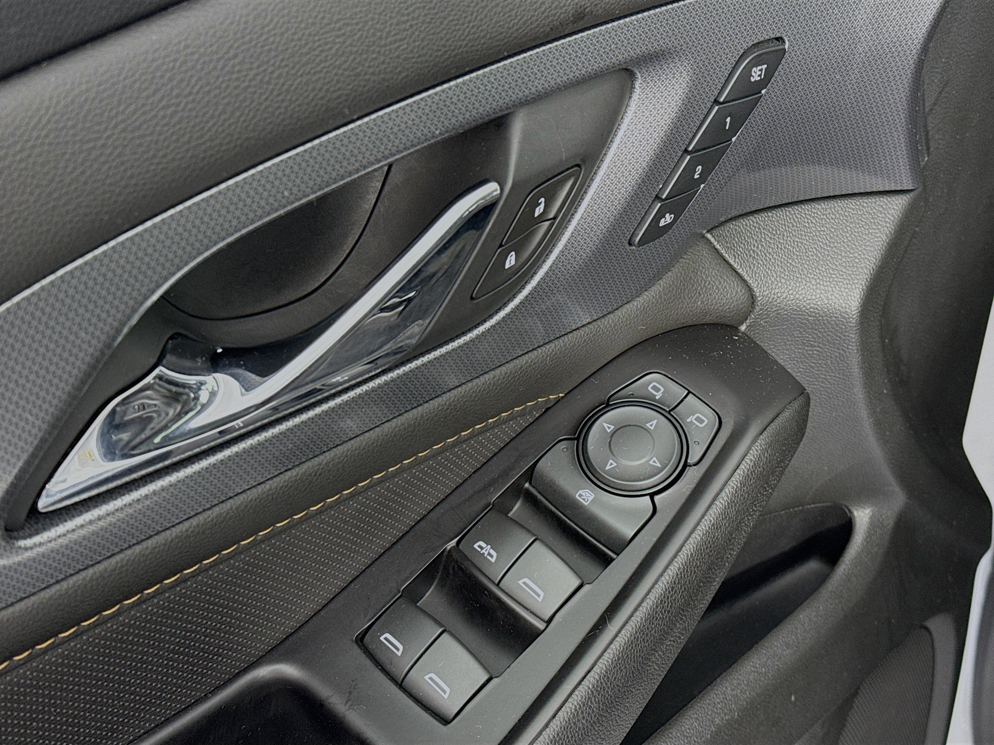 Used 2020 Chevrolet Traverse Premier w/ Redline Edition image 18