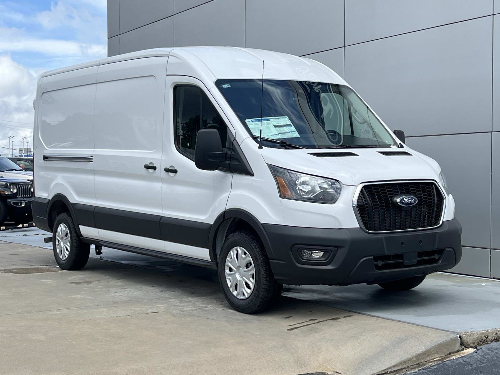 New 2025 Ford Transit 250 148 Medium Roof w/ Exterior Upgrade Package