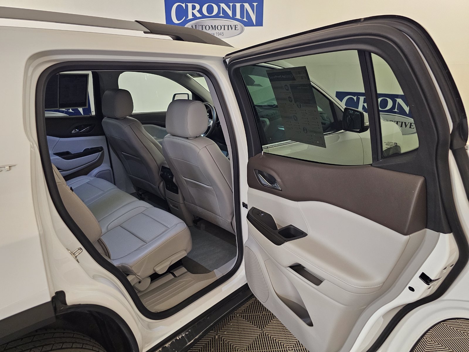 Used 2023 GMC Acadia SLT AWD/4WD image 24